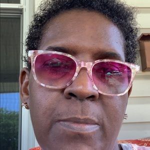 Meet your Posher, Desiree